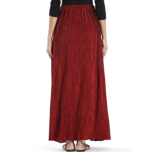 Burgundy pleated maxi skirt - Picture 3 of 3